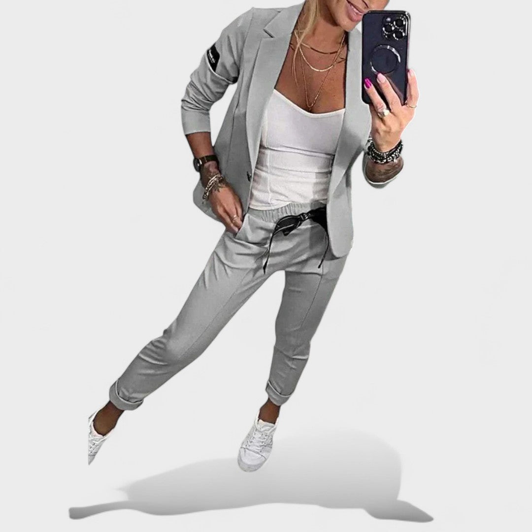 Karolina - Individuaalselt kohandatud komplekt pehme jakiga ja vabade spordipükstega