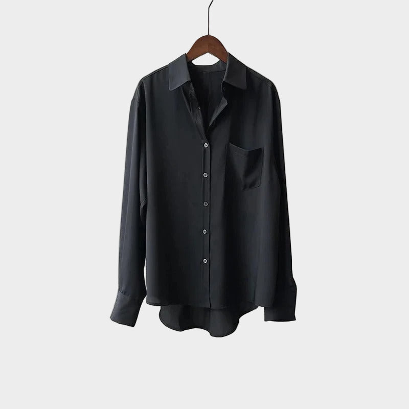 Moodne T-särk Elegantse Joone ja Kaasaegse Detailiga