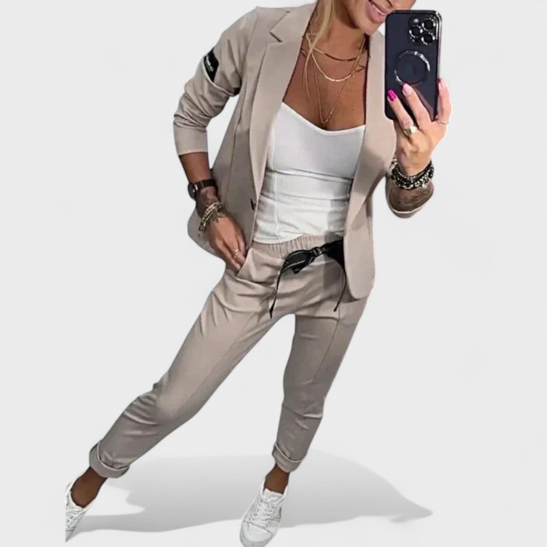 Karolina - Individuaalselt kohandatud komplekt pehme jakiga ja vabade spordipükstega