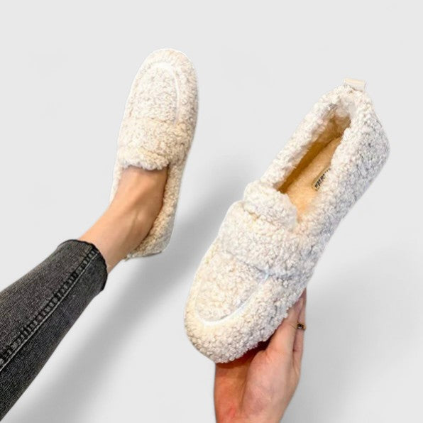 Soojad slip-on kingad elegantse disainiga