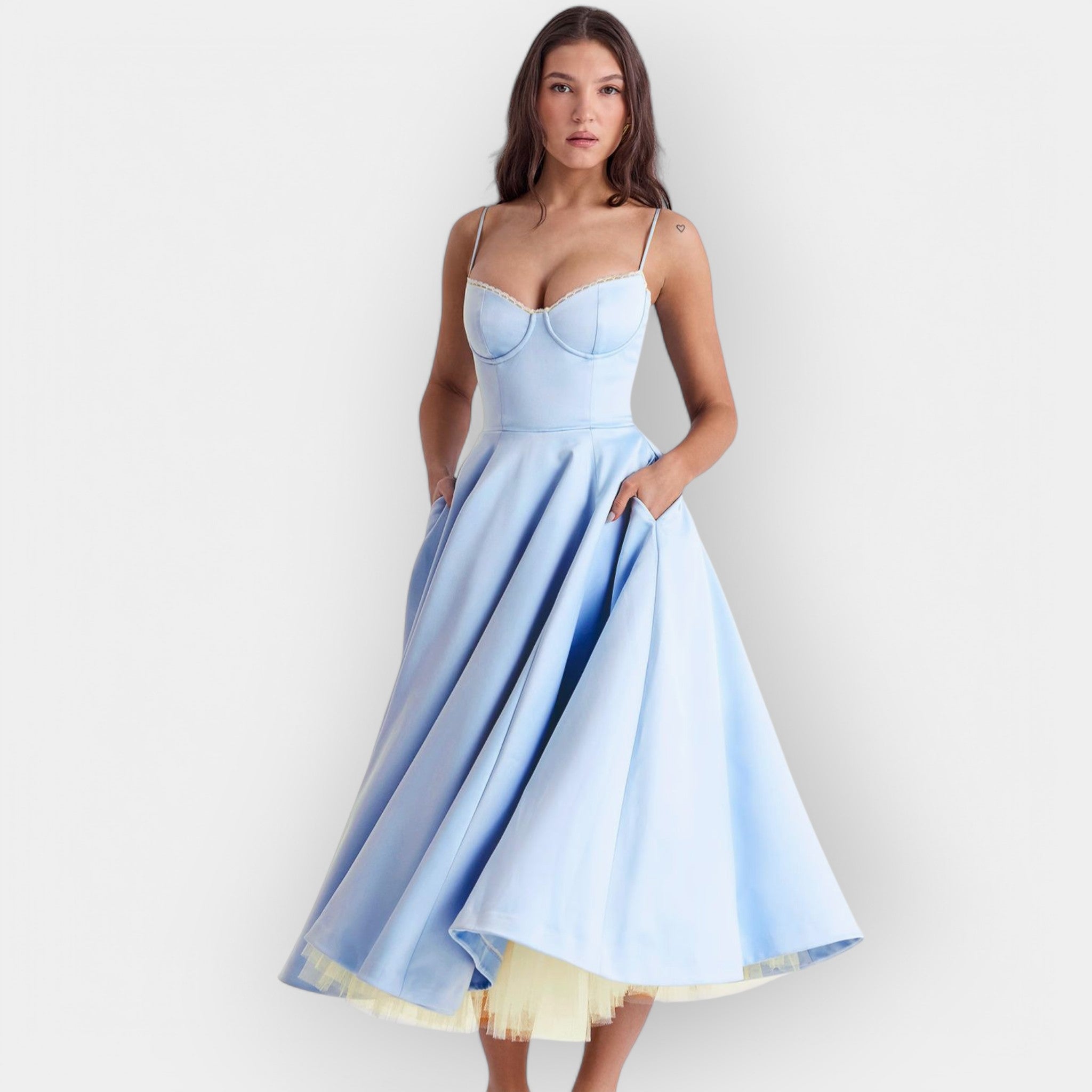 Stiilne Midi Kleit Elegantses Joonises
