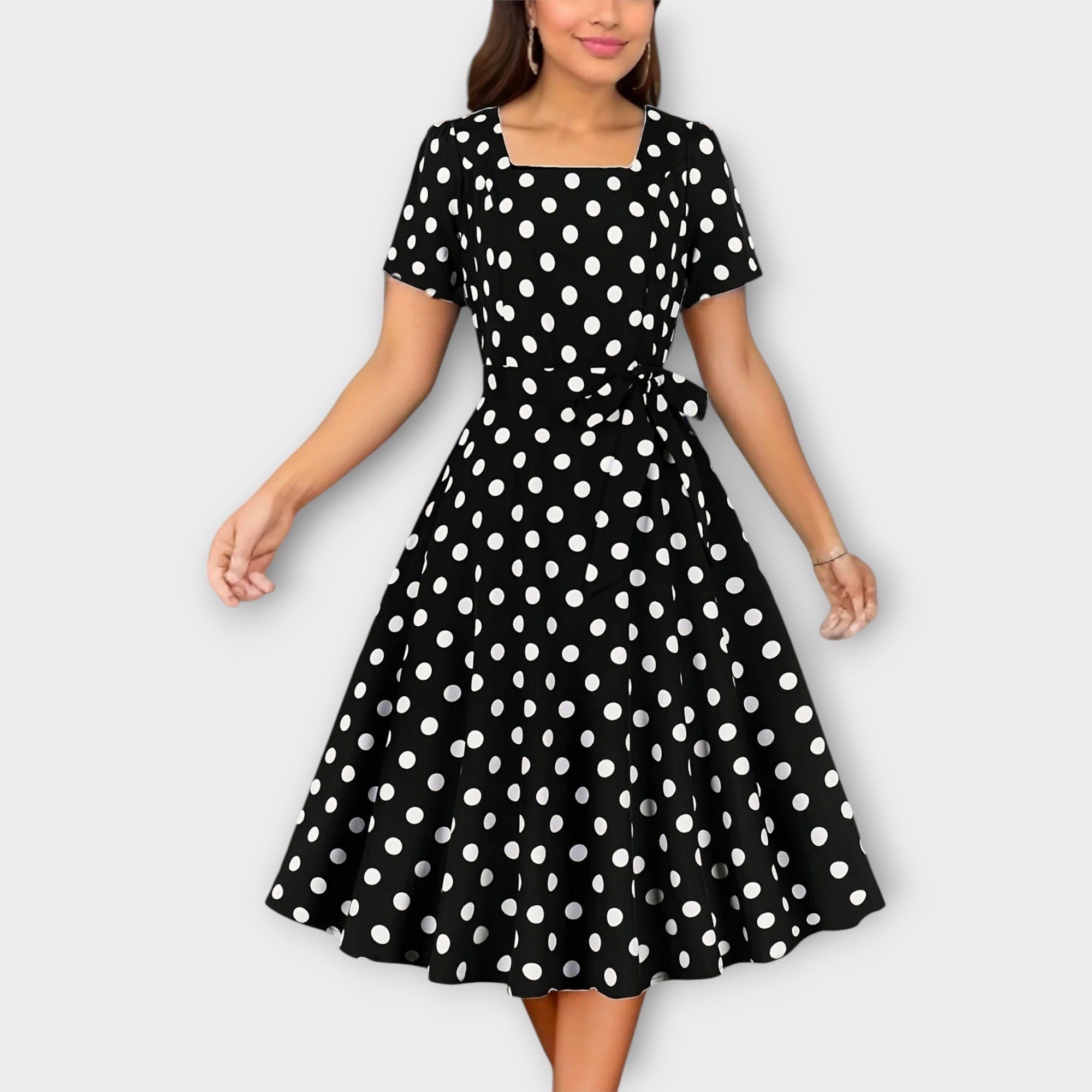 Retro Täppkleit Vööga ja Ruudukujulise Kaelusega