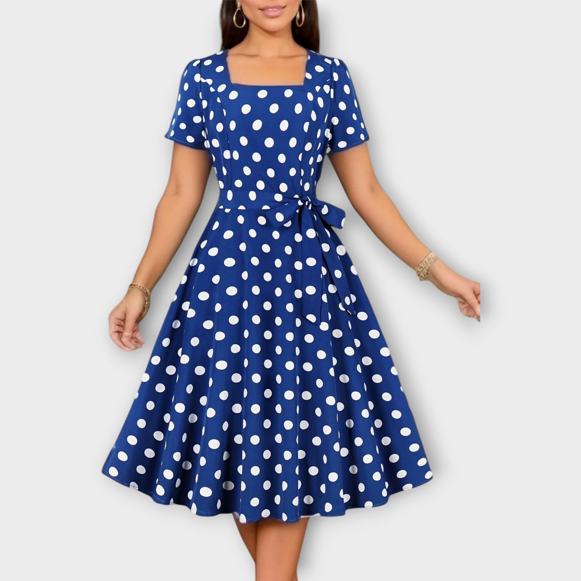 Retro Täppkleit Vööga ja Ruudukujulise Kaelusega